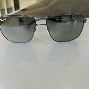 Ray-Ban Dark Gray Aviator Sunglasses